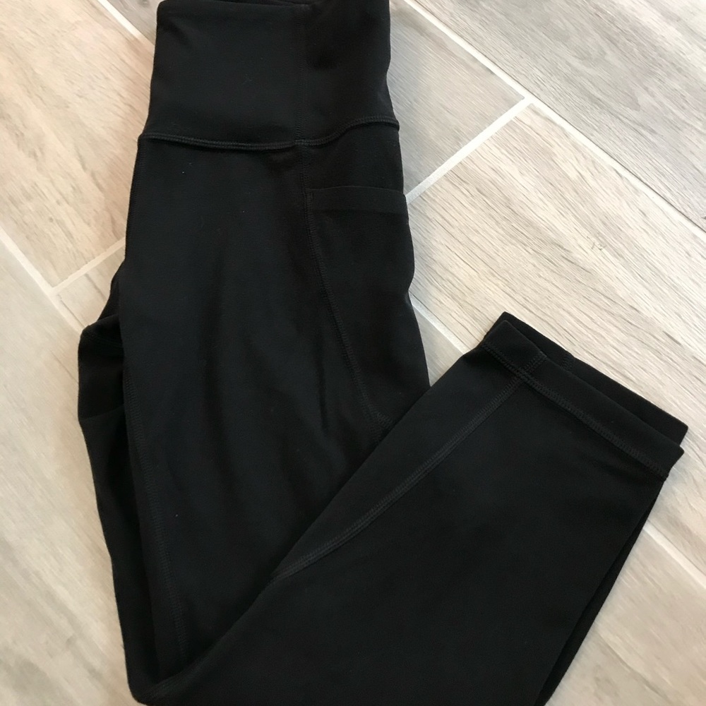 🚫SOLD🚫Athleta salutation stash pocket capri